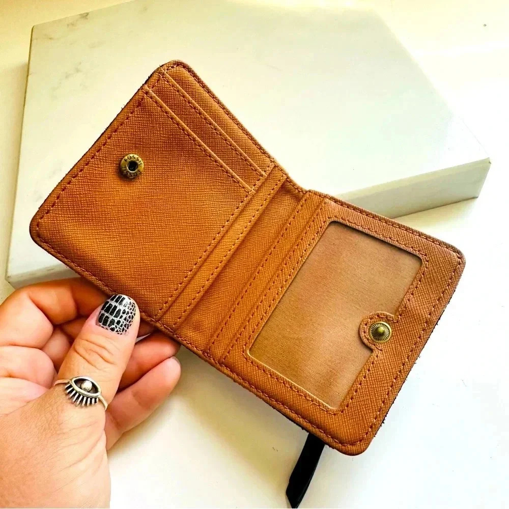 Fossil Small Bi-Fold Wallet - image 3